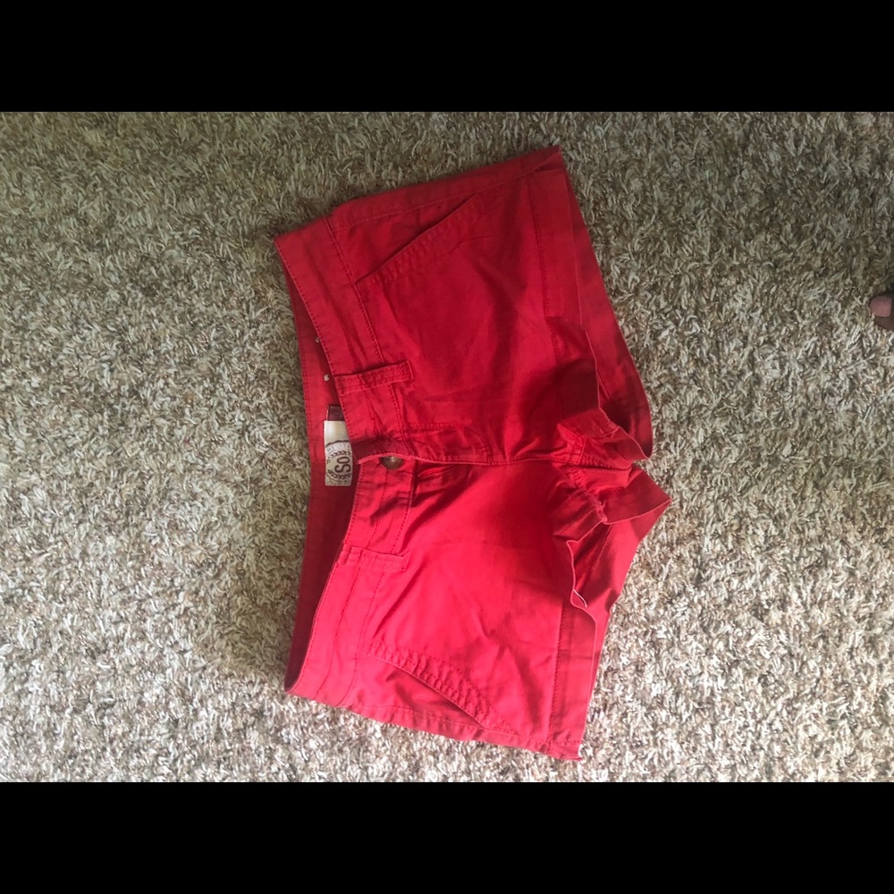 Red shorts -S